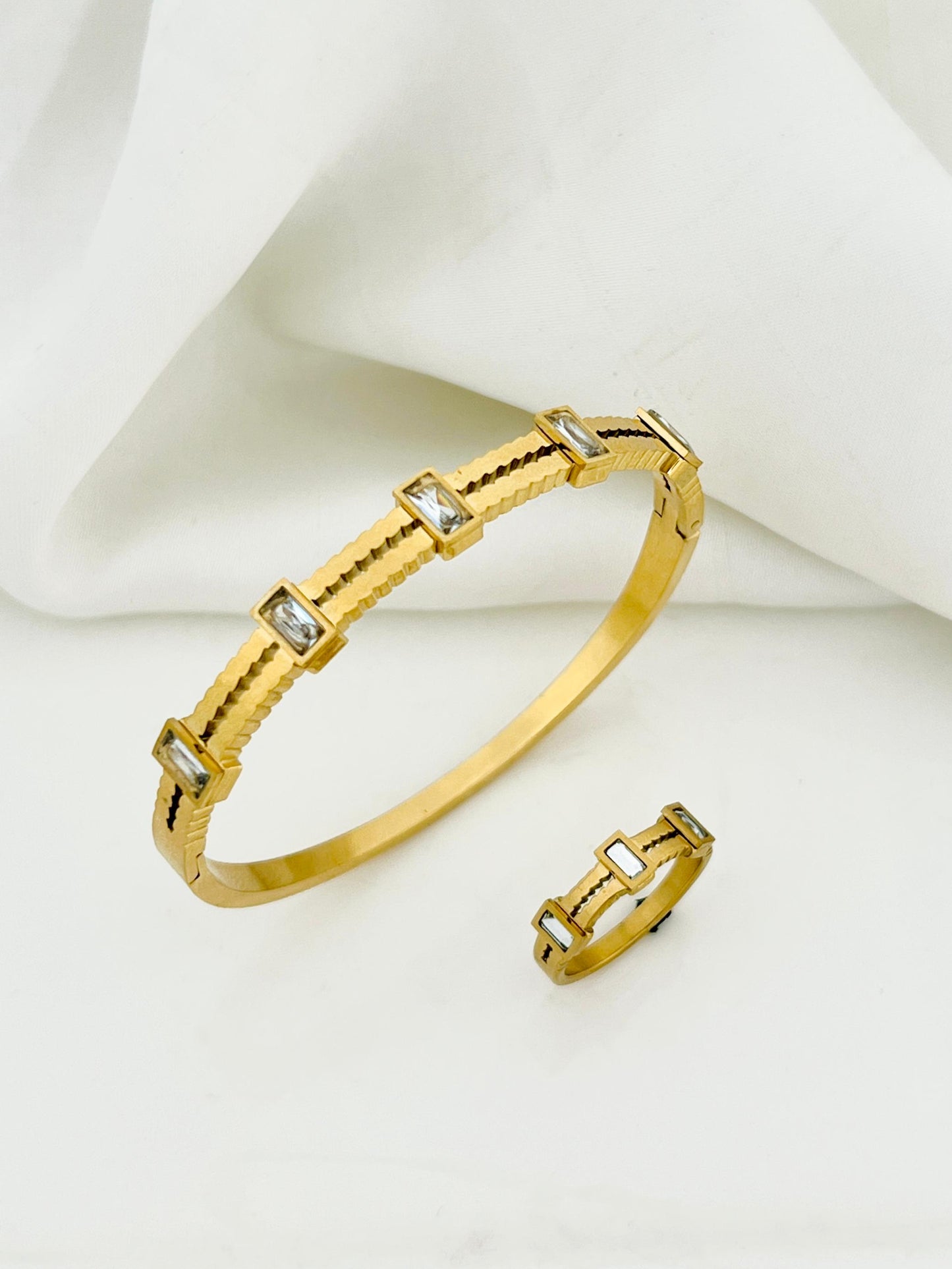 Stainless Steel Top Trending Handcuff With Ring
