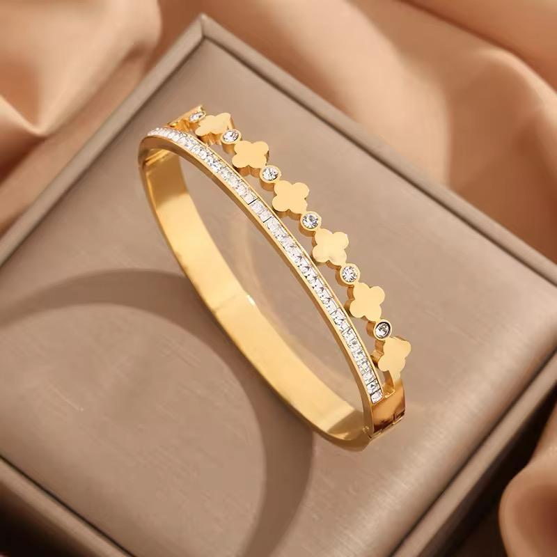 Stainless Steel Zirconia Clover Handcuff