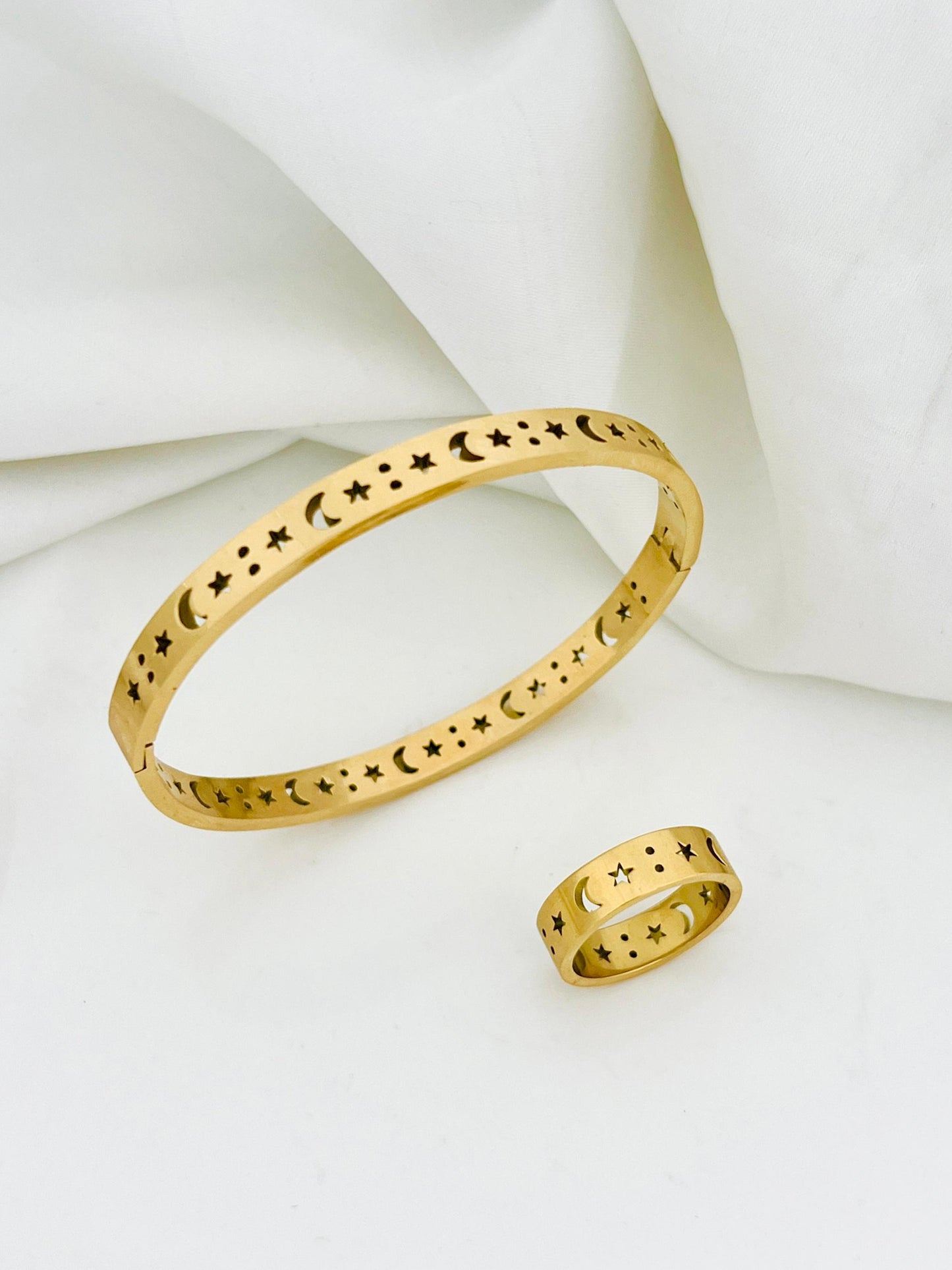 Stainless Steel Top Trending Handcuff With Ring