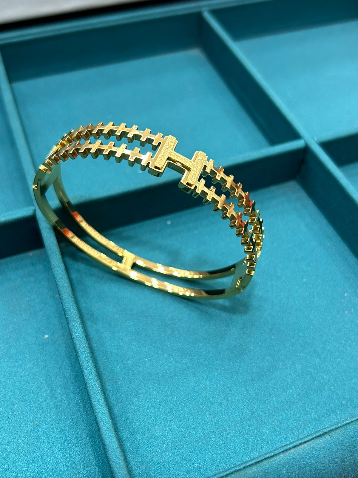 Premium Quality Stainless Steel Top Trending Handcuff