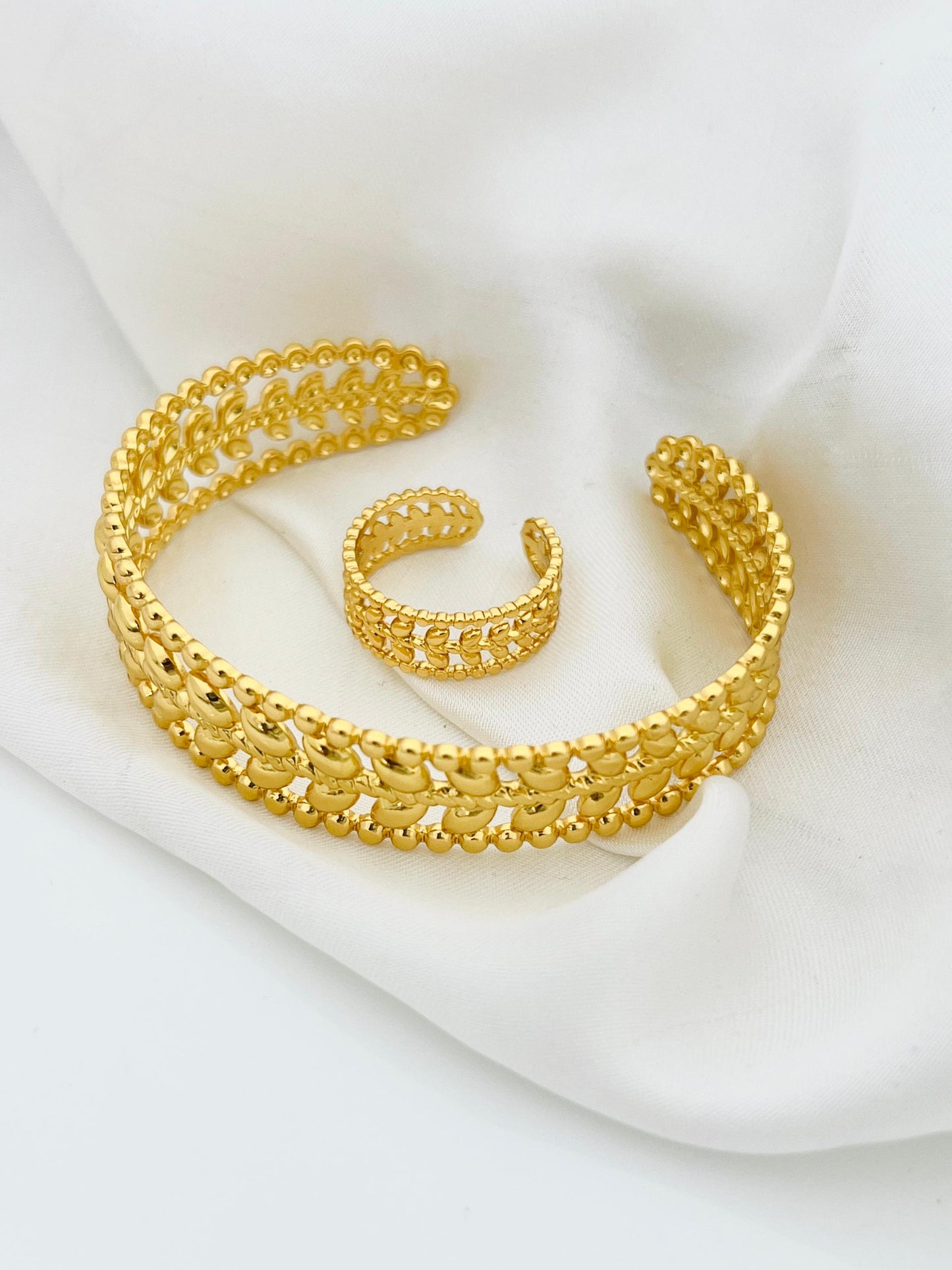 Stainless Steel Top Trending Handcuff With Ring