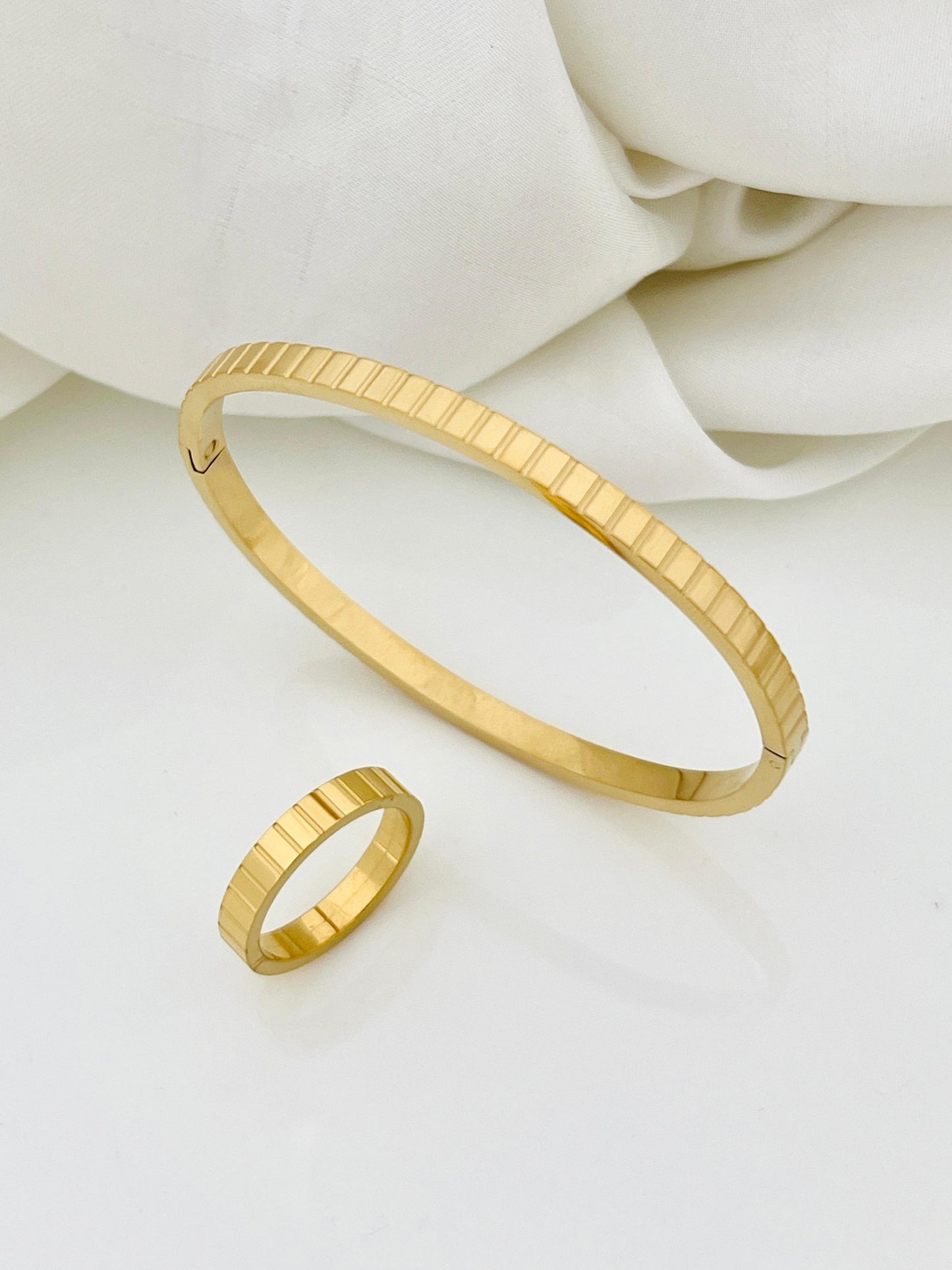Stainless Steel Top Trending Handcuff With Ring