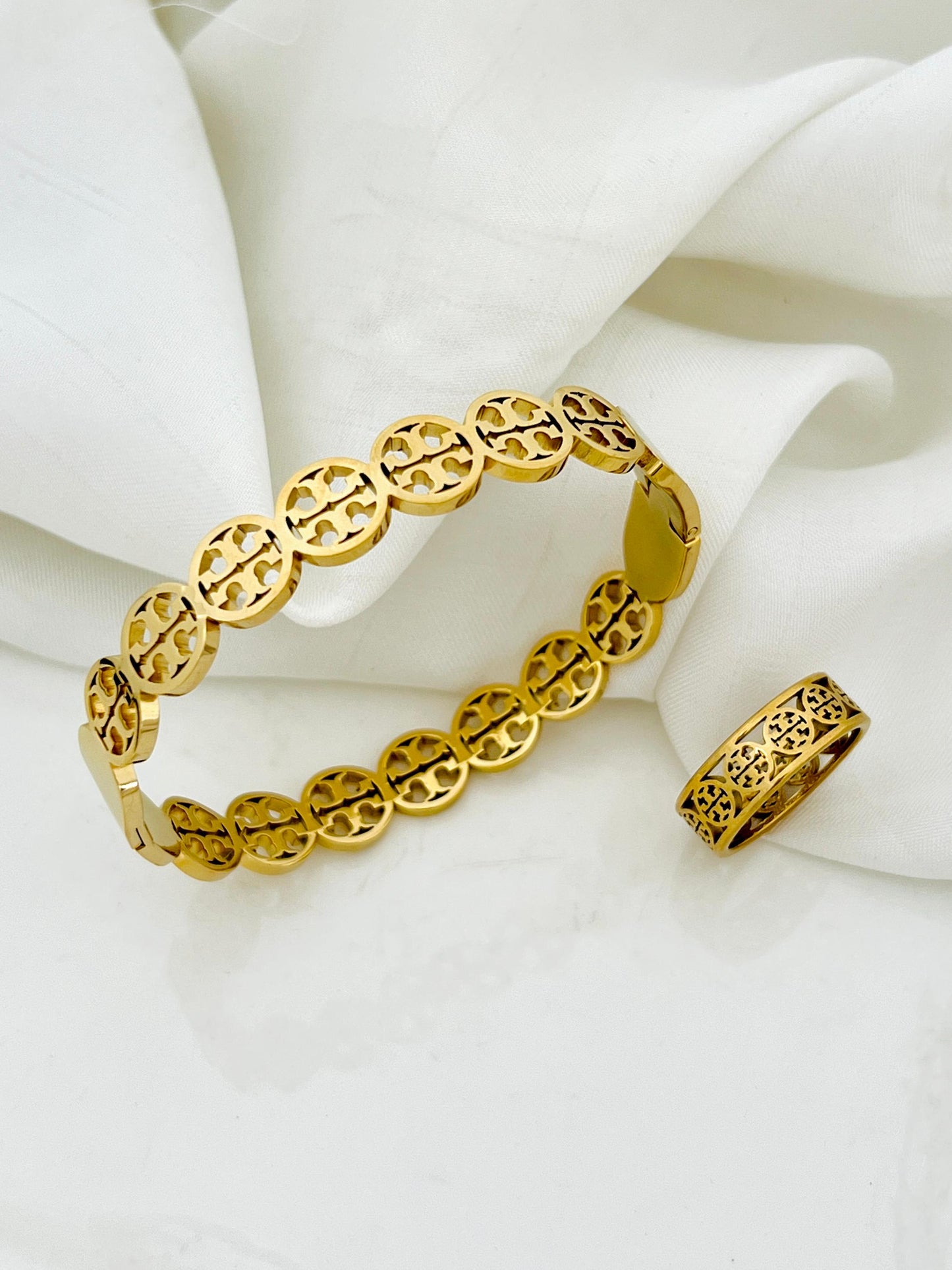 Stainless Steel Top Trending Handcuff With Ring